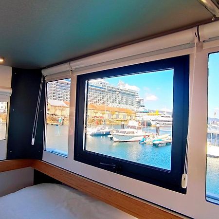 Casa Flotante En El Puerto De Vigo - Different Charter Hotel Exterior photo